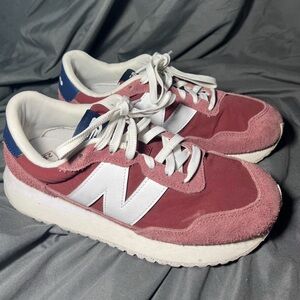 New Balance Women's 237 burgundy/white size 9 like new